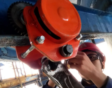 某中鋁裝備工廠順利完成單軌小車更換任務(wù)